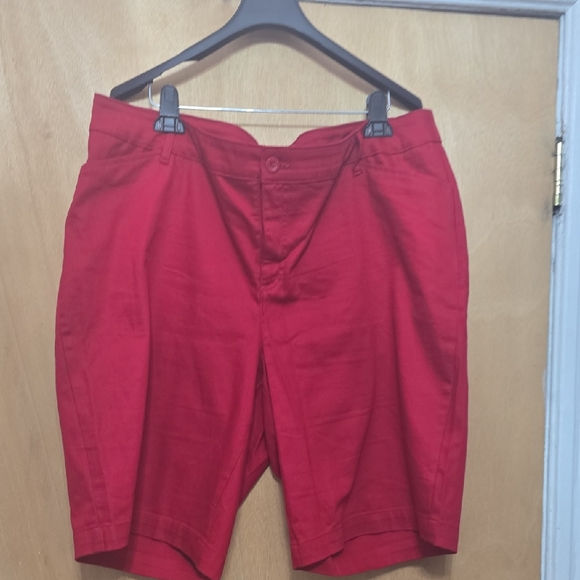 Bermuda Red Shorts - Picture 1 of 4